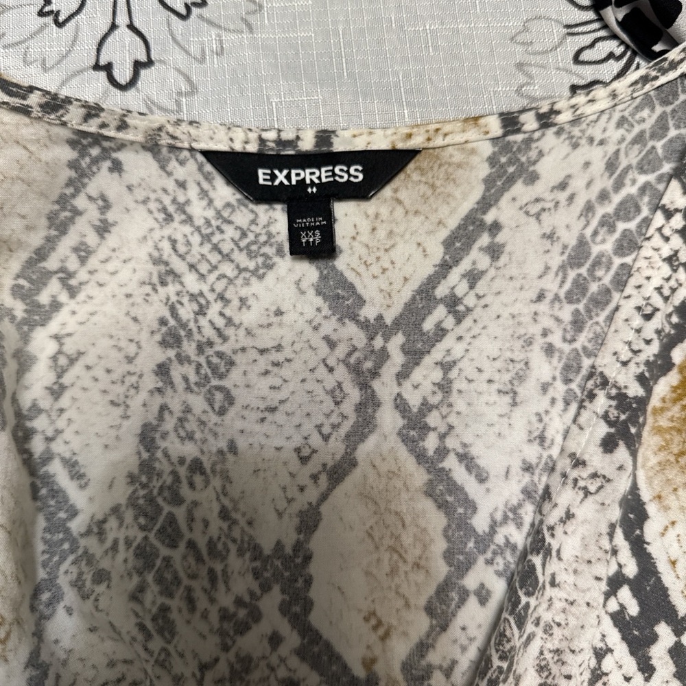 Express romper - Picture 8 of 8